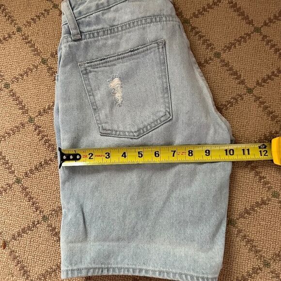 Lovers+Friends Dylan Slouchy boyfriend shorts in light blue 24 - Picture 12 of 13